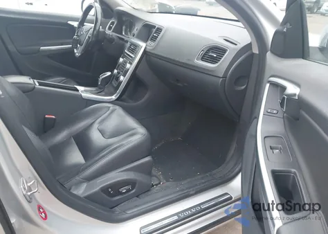 2015 Volvo S60 T5 Premier из США, поврежденный, VIN YV126MFK4F1344855